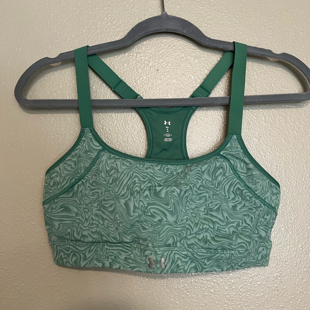 Underarmour sports bra, fitted, size medium with removable padding. Barely worn